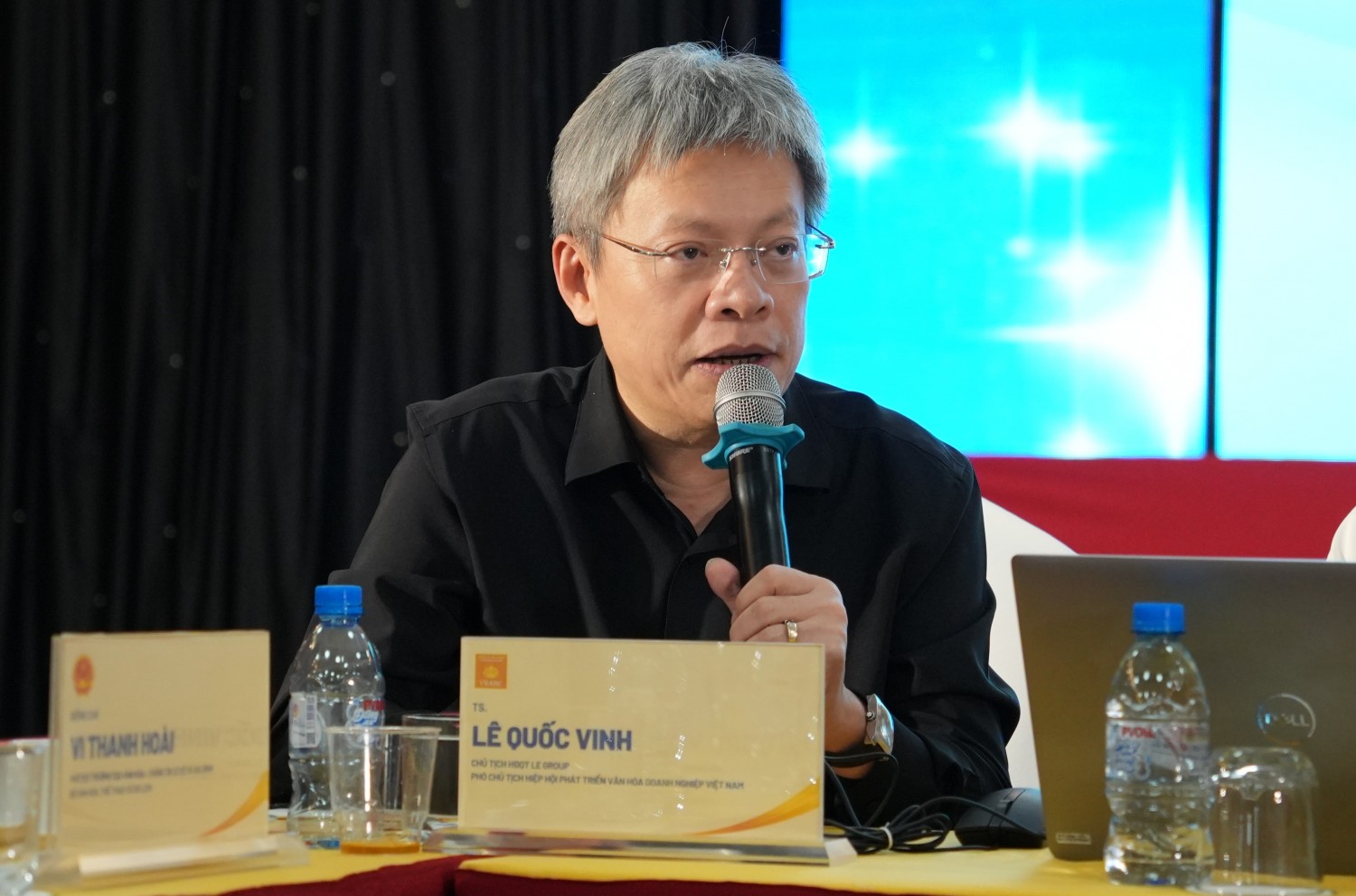 Ông Lê Quốc Vinh phát biểu kết luận tọa đàm.