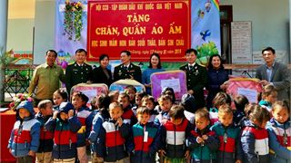 Hội CCB Tập đoàn mang "Đông ấm" đến với học sinh vùng cao tỉnh Lai Châu
