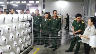 Hội CCB Tập đoàn thăm, tặng quà người lao động PVTEX