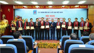 Bài 4: Khen thưởng phải kịp thời, tôn vinh phải trang trọng