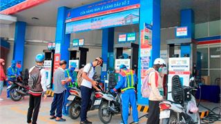 Giá xăng dầu lập đỉnh mới, tăng vọt gần 1.500 đồng/lít
