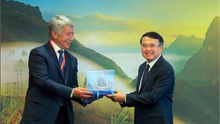 Petrovietnam Chairman of the Board of Directors Hoang Quoc Vuong receives Chairman of Novatek Group