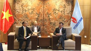 Petrovietnam Chairman of the Board of Directors Hoang Quoc Vuong receives JX NOEX leaders