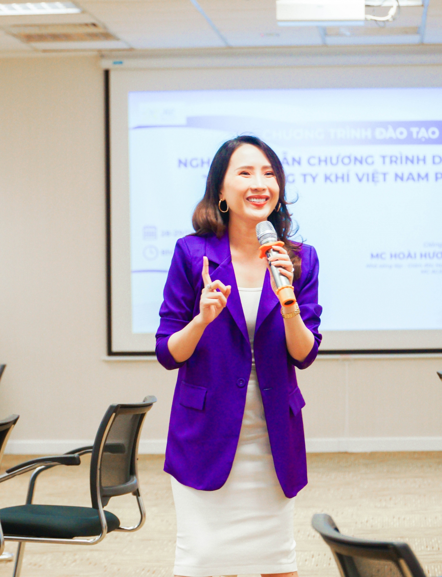 MC Hoài Hương truyền đạt những kiến thức thực tế và kinh nghiệm trong nghề dẫn chương trình MC Hoài Hương truyền đạt những kiến thức thực tế và kinh nghiệm trong nghề dẫn chương trình