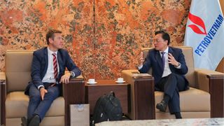 Petrovietnam member of the Board of Directors Bui Minh Tien receives leader of AXENS Group (France)