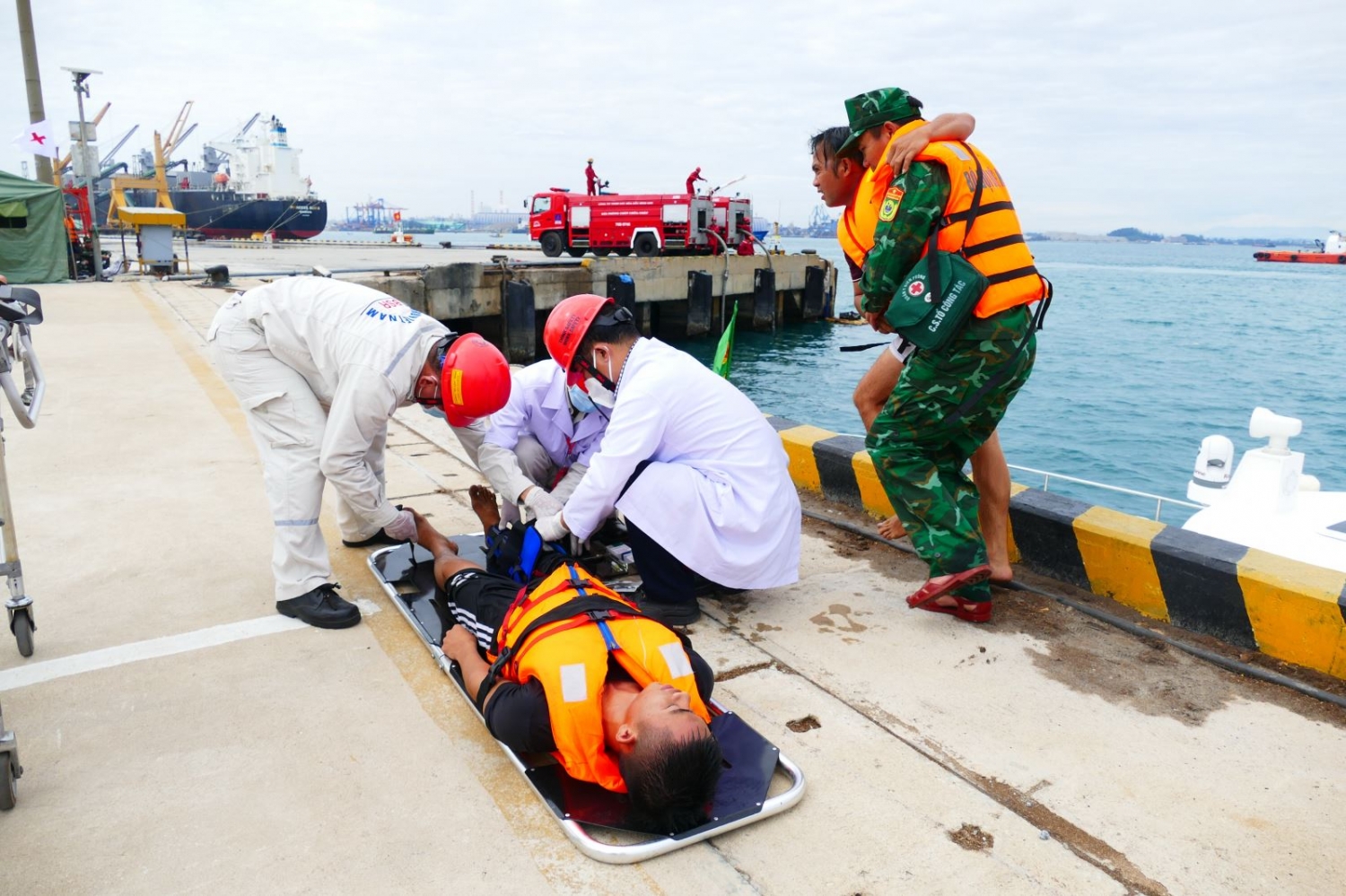 BSR tham gia tổng duyệt thực binh ứng phó tràn dầu tại tỉnh Quảng Ngãi BSR tham gia tổng duyệt thực binh ứng phó tràn dầu tại tỉnh Quảng Ngãi