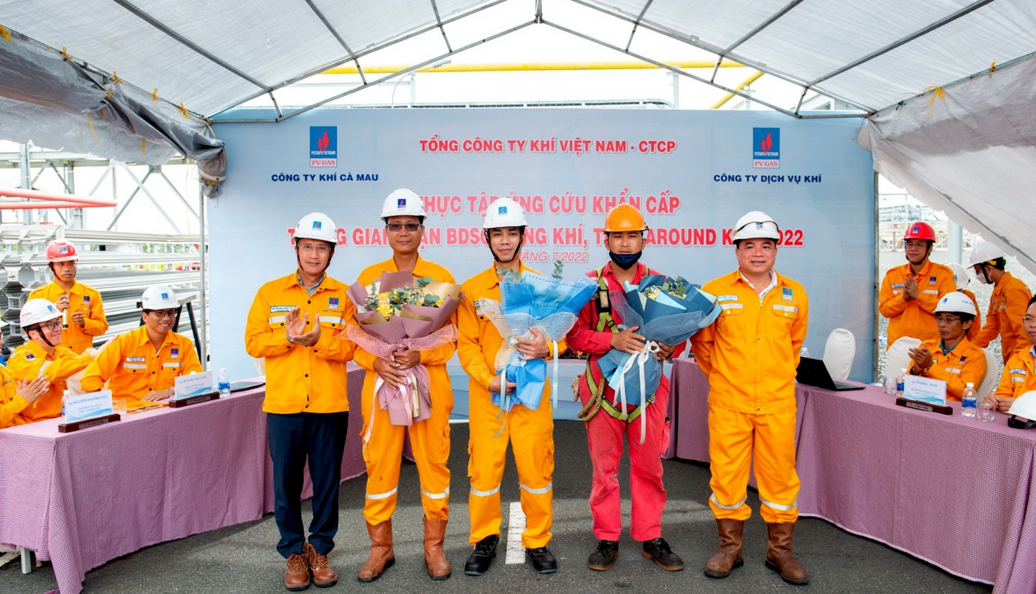 Khen thưởng cho các đơn vị đã tham gia Diễn tập an toàn, đúng với kế hoạch đề ra Khen thưởng cho các đơn vị đã tham gia Diễn tập an toàn, đúng với kế hoạch đề ra