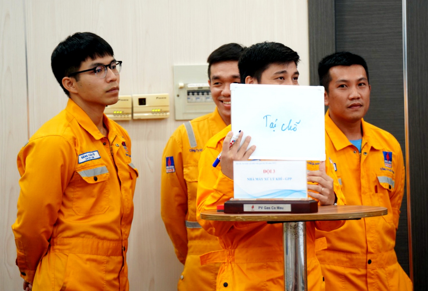 Hội thi An toàn vệ sinh viên giỏi KCM năm 2022 đề cao tính nhanh nhạy, tình đồng đội trong các phần thi linh hoạt và áp dụng thực tế Hội thi An toàn vệ sinh viên giỏi KCM năm 2022 đề cao tính nhanh nhạy, tình đồng đội trong các phần thi linh hoạt và áp dụng thực tế