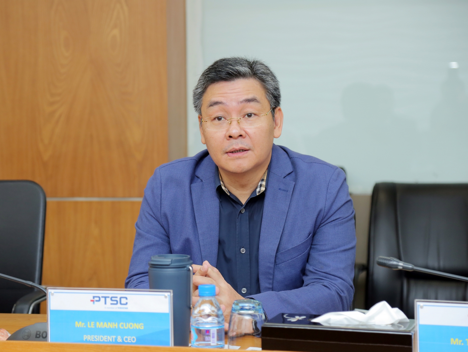 Ông Lê Mạnh Cường - Tổng Giám đốc PTSC trao đổi tại buổi Lễ Ông Lê Mạnh Cường - Tổng Giám đốc PTSC trao đổi tại buổi Lễ