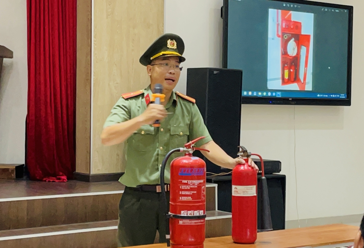 PETROSETCO tăng cường trang bị kiến thức, kỹ năng PCCC cho CBCNV PETROSETCO tăng cường trang bị kiến thức, kỹ năng PCCC cho CBCNV