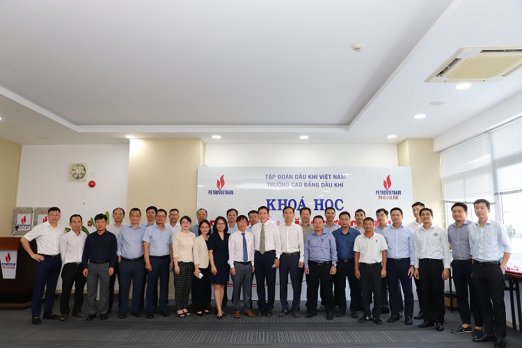 PVCollege tổ chức khai giảng khóa đào tạo Phát triển năng lực quản lý_MDP cho Tập đoàn Dầu khí quốc gia Việt Nam PVCollege khai giảng khóa đào tạo Phát triển năng lực quản lý cho Petrovietnam