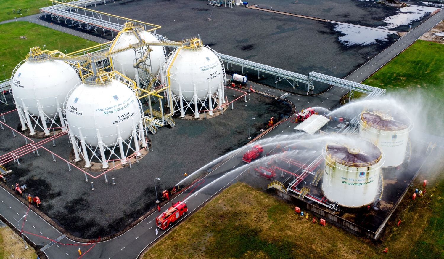 Thực hiện diễn tập xử lý rò rỉ khí gây cháy tại bồn chứa Condensate của Nhà máy xử lý Khí Cà Mau Thực hiện diễn tập xử lý rò rỉ khí gây cháy tại bồn chứa Condensate của Nhà máy xử lý Khí Cà Mau