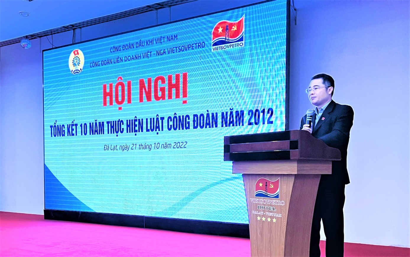 Vietsovpetro tổng kết 10 năm thực hiện Luật Công đoàn Vietsovpetro tổng kết 10 năm thực hiện Luật Công đoàn