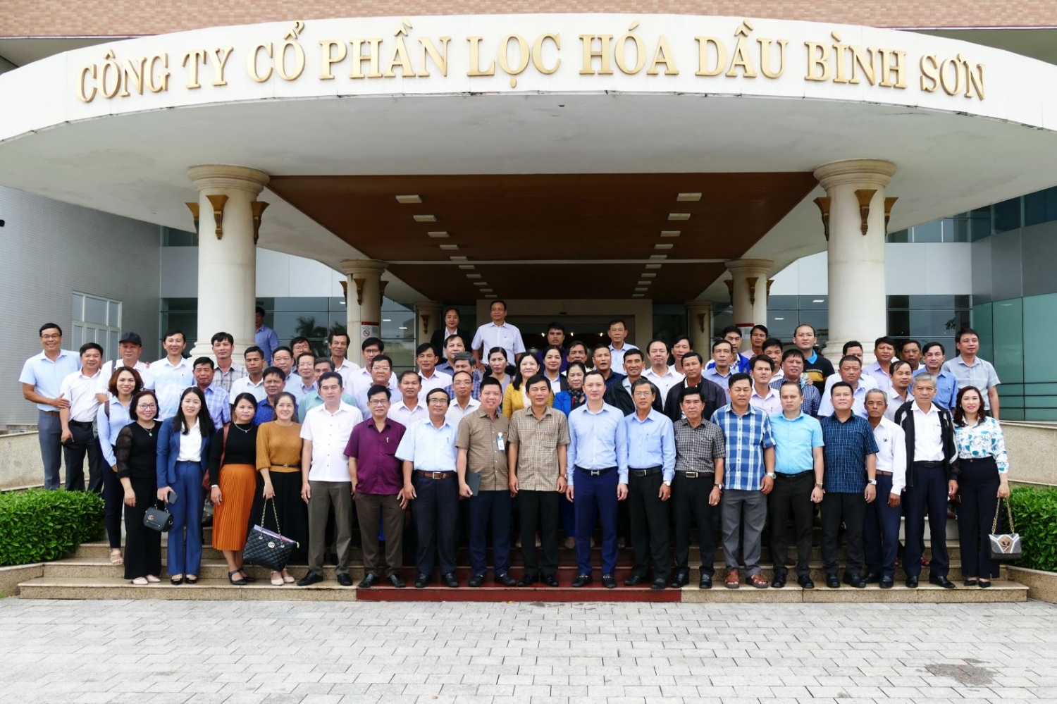 Đoàn học viên Trường Chính trị tỉnh Quảng Ngãi nghiên cứu thực tế tại NMLD Dung Quất Đoàn học viên Trường Chính trị tỉnh Quảng Ngãi nghiên cứu thực tế tại NMLD Dung Quất