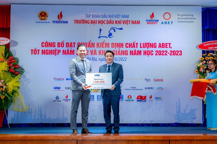 Trường Đại học Dầu khí Việt Nam: Khai giảng năm học mới 2022-2023 và trao bằng thạc sĩ, kỹ sư Trường Đại học Dầu khí Việt Nam khai giảng năm học mới 2022-2023 và trao bằng thạc sĩ, kỹ sư