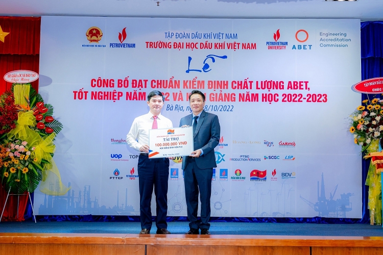 Trường Đại học Dầu khí Việt Nam: Khai giảng năm học mới 2022-2023 và trao bằng thạc sĩ, kỹ sư Trường Đại học Dầu khí Việt Nam khai giảng năm học mới 2022-2023 và trao bằng thạc sĩ, kỹ sư