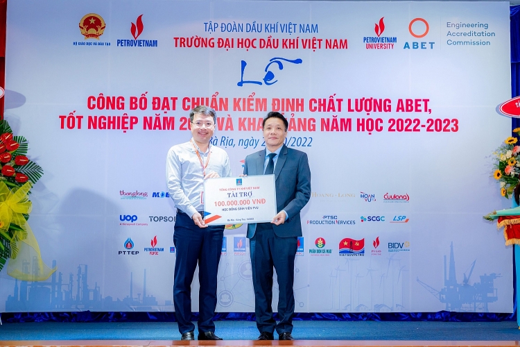 Trường Đại học Dầu khí Việt Nam: Khai giảng năm học mới 2022-2023 và trao bằng thạc sĩ, kỹ sư Trường Đại học Dầu khí Việt Nam khai giảng năm học mới 2022-2023 và trao bằng thạc sĩ, kỹ sư