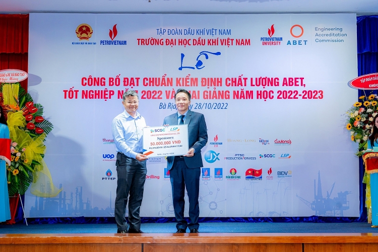 Trường Đại học Dầu khí Việt Nam: Khai giảng năm học mới 2022-2023 và trao bằng thạc sĩ, kỹ sư Trường Đại học Dầu khí Việt Nam khai giảng năm học mới 2022-2023 và trao bằng thạc sĩ, kỹ sư