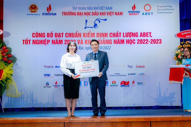 Trường Đại học Dầu khí Việt Nam: Khai giảng năm học mới 2022-2023 và trao bằng thạc sĩ, kỹ sư Trường Đại học Dầu khí Việt Nam khai giảng năm học mới 2022-2023 và trao bằng thạc sĩ, kỹ sư