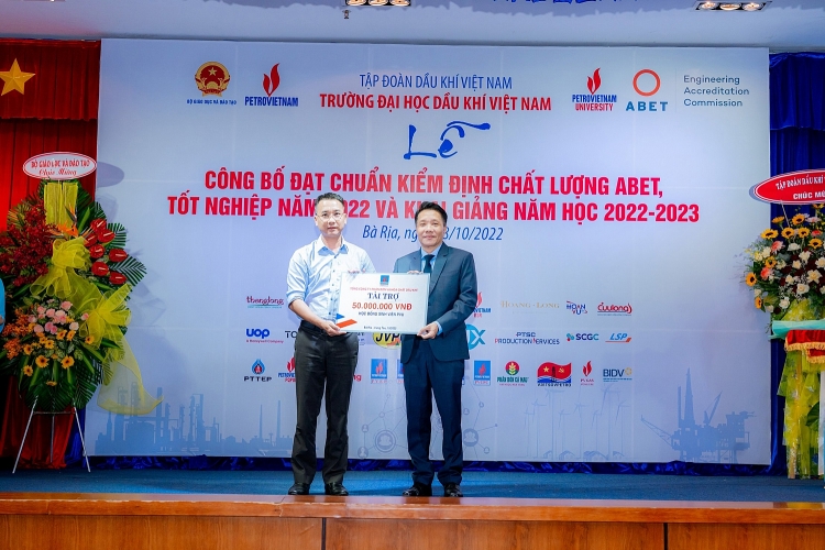Trường Đại học Dầu khí Việt Nam: Khai giảng năm học mới 2022-2023 và trao bằng thạc sĩ, kỹ sư Trường Đại học Dầu khí Việt Nam khai giảng năm học mới 2022-2023 và trao bằng thạc sĩ, kỹ sư