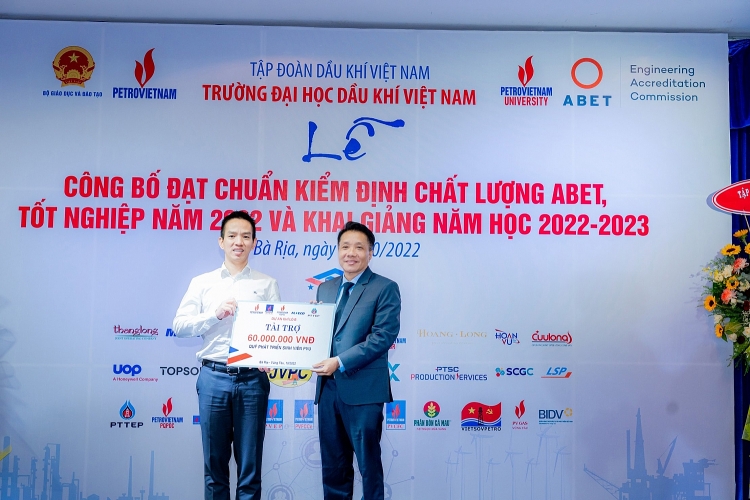 Trường Đại học Dầu khí Việt Nam: Khai giảng năm học mới 2022-2023 và trao bằng thạc sĩ, kỹ sư Trường Đại học Dầu khí Việt Nam khai giảng năm học mới 2022-2023 và trao bằng thạc sĩ, kỹ sư