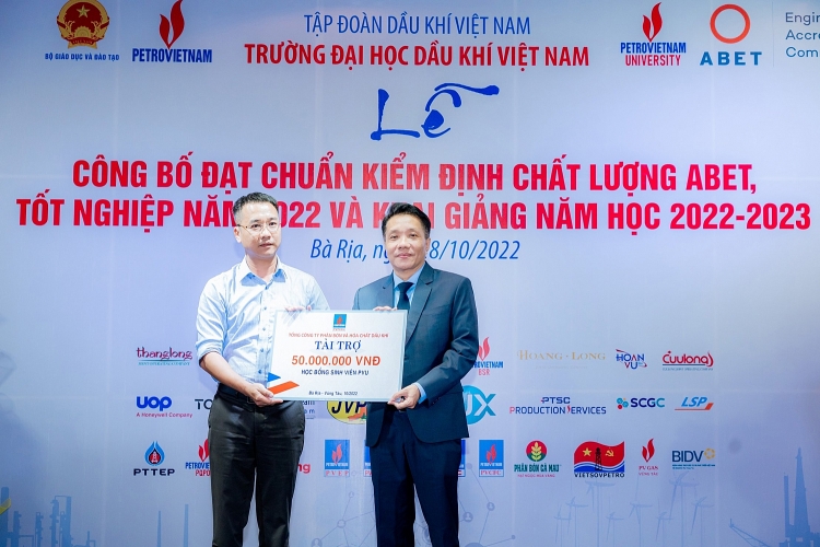 Trường Đại học Dầu khí Việt Nam: Khai giảng năm học mới 2022-2023 và trao bằng thạc sĩ, kỹ sư Trường Đại học Dầu khí Việt Nam khai giảng năm học mới 2022-2023 và trao bằng thạc sĩ, kỹ sư