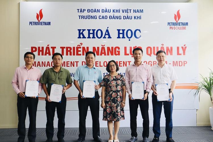 PVCollege bế giảng khóa đào tạo Phát triển năng lực quản lý cho Petrovietnam PVCollege bế giảng khóa đào tạo Phát triển năng lực quản lý cho Petrovietnam