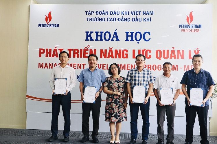 PVCollege bế giảng khóa đào tạo Phát triển năng lực quản lý cho Petrovietnam PVCollege bế giảng khóa đào tạo Phát triển năng lực quản lý cho Petrovietnam
