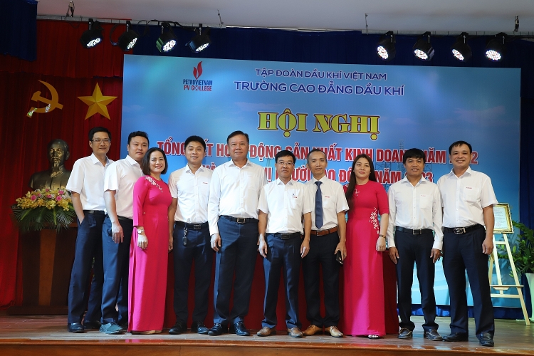Trường Cao đẳng Dầu khí: Nâng cao chất lượng đào tạo, tiếp tục phát triển - Khẳng định vị thế Trường Cao đẳng Dầu khí: Nâng cao chất lượng đào tạo - Khẳng định vị thế, góp phần vào sự phát triển của Petrovietnam