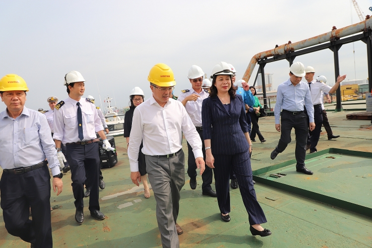 Phó Chủ tịch nước Võ Thị Ánh Xuân thăm, làm việc với Vietsovpetro và động viên CBCNV ngành Dầu khí Phó Chủ tịch nước Võ Thị Ánh Xuân thăm, làm việc với Vietsovpetro và động viên CBCNV Dầu khí