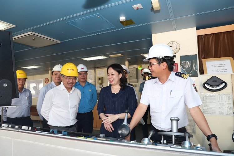 Phó Chủ tịch nước Võ Thị Ánh Xuân thăm, làm việc với Vietsovpetro và động viên CBCNV ngành Dầu khí Phó Chủ tịch nước Võ Thị Ánh Xuân thăm, làm việc với Vietsovpetro và động viên CBCNV Dầu khí