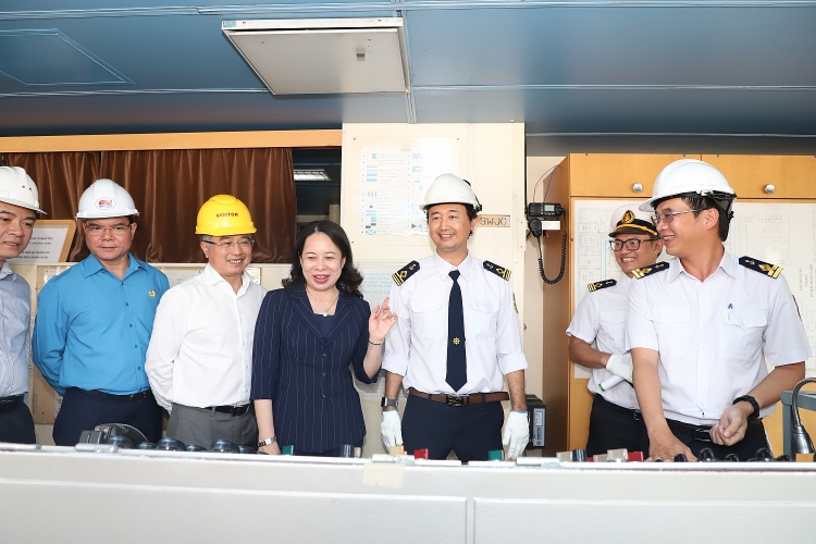Phó Chủ tịch nước Võ Thị Ánh Xuân thăm, làm việc với Vietsovpetro và động viên CBCNV ngành Dầu khí Phó Chủ tịch nước Võ Thị Ánh Xuân thăm, làm việc với Vietsovpetro và động viên CBCNV Dầu khí