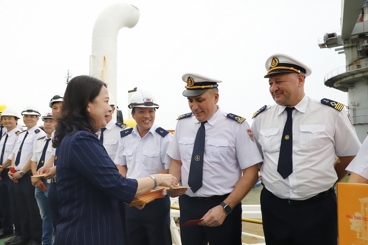Phó Chủ tịch nước Võ Thị Ánh Xuân thăm, làm việc với Vietsovpetro và động viên CBCNV ngành Dầu khí Phó Chủ tịch nước Võ Thị Ánh Xuân thăm, làm việc với Vietsovpetro và động viên CBCNV Dầu khí