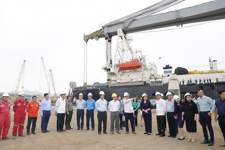 Phó Chủ tịch nước Võ Thị Ánh Xuân thăm, làm việc với Vietsovpetro và động viên CBCNV ngành Dầu khí Phó Chủ tịch nước Võ Thị Ánh Xuân thăm, làm việc với Vietsovpetro và động viên CBCNV Dầu khí