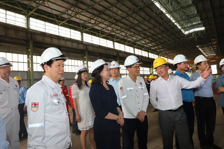 Phó Chủ tịch nước Võ Thị Ánh Xuân thăm, làm việc với Vietsovpetro và động viên CBCNV ngành Dầu khí Phó Chủ tịch nước Võ Thị Ánh Xuân thăm, làm việc với Vietsovpetro và động viên CBCNV Dầu khí