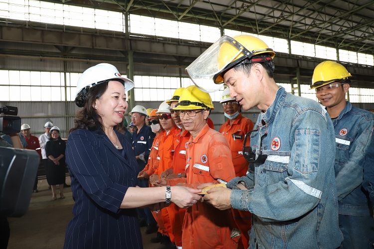 Phó Chủ tịch nước Võ Thị Ánh Xuân thăm, làm việc với Vietsovpetro và động viên CBCNV ngành Dầu khí Phó Chủ tịch nước Võ Thị Ánh Xuân thăm, làm việc với Vietsovpetro và động viên CBCNV Dầu khí