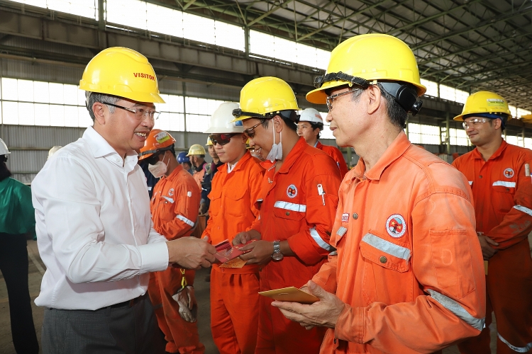 Phó Chủ tịch nước Võ Thị Ánh Xuân thăm, làm việc với Vietsovpetro và động viên CBCNV ngành Dầu khí Phó Chủ tịch nước Võ Thị Ánh Xuân thăm, làm việc với Vietsovpetro và động viên CBCNV Dầu khí