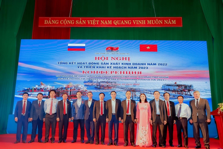 Vietsovpetro đạt thành tích đặc biệt ấn tượng - góp phần lớn vào thành công chung của Petrovietnam Vietsovpetro đạt thành tích đặc biệt ấn tượng, góp phần quan trọng vào thành công chung của Petrovietnam