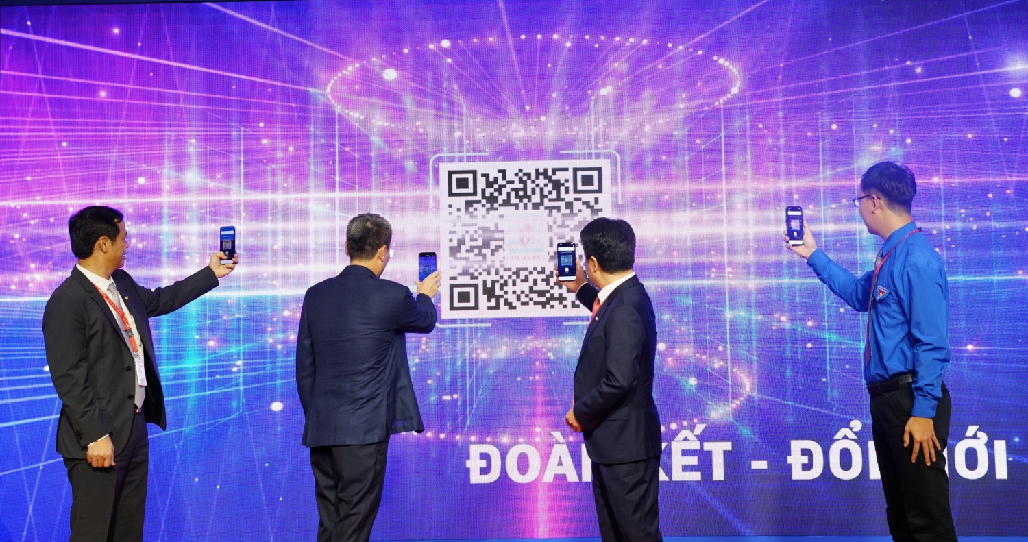 Thực hiện nghi thức khởi động mã QR Cam kết thi đua Thực hiện nghi thức khởi động mã QR Cam kết thi đua