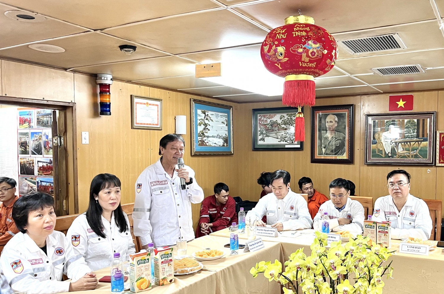 Lãnh đạo TP Vũng Tàu và Vietsovpetro chúc Tết người lao động trên Giàn CNTT-2
