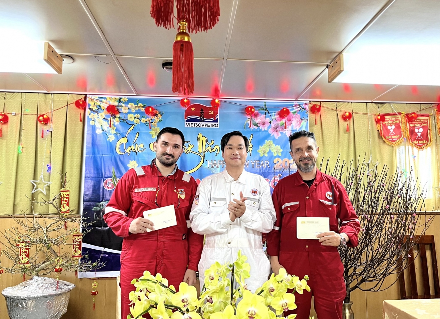 Lãnh đạo TP Vũng Tàu và Vietsovpetro chúc Tết người lao động trên Giàn CNTT-2
