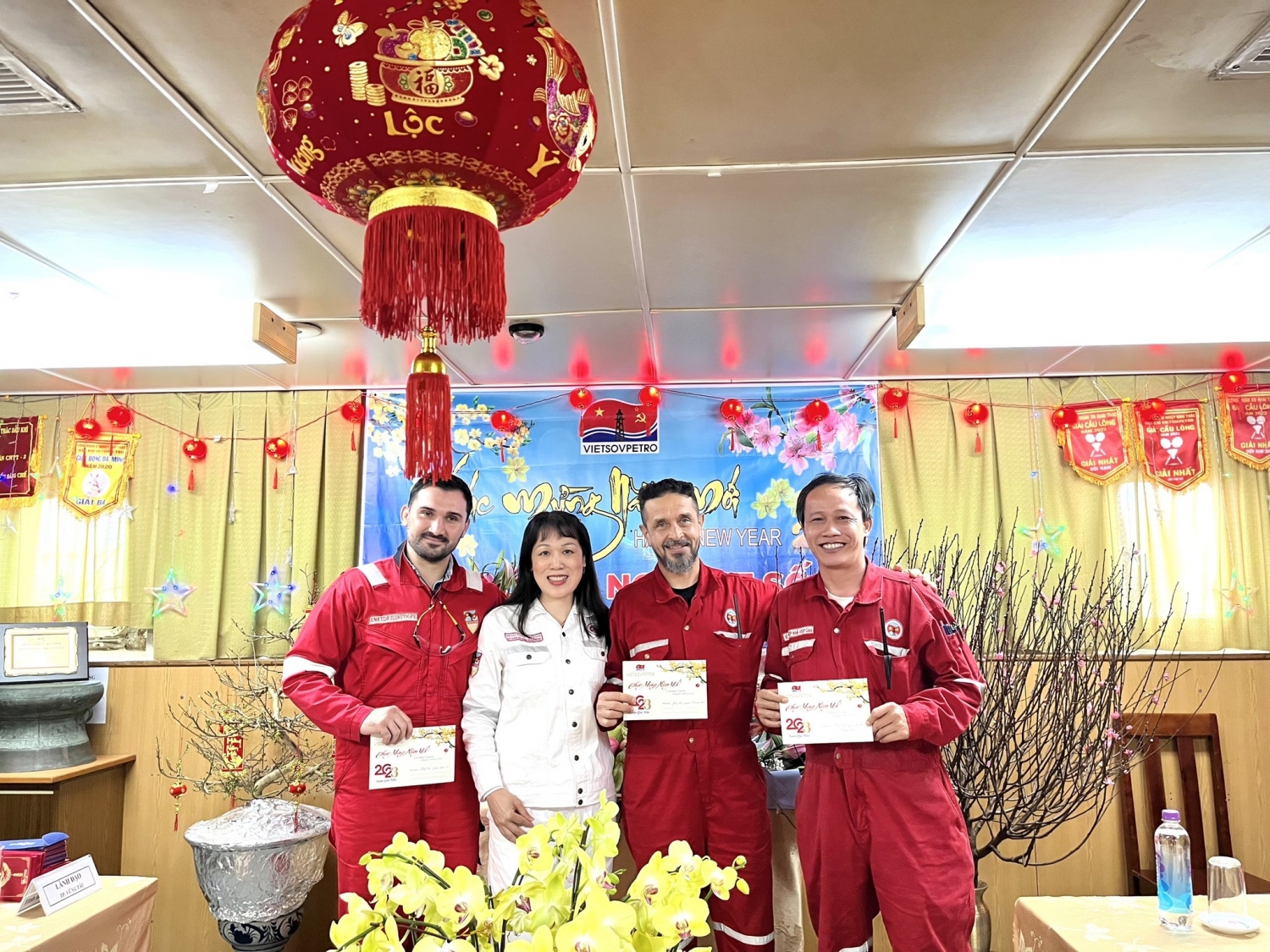 Lãnh đạo TP Vũng Tàu và Vietsovpetro chúc Tết người lao động trên Giàn CNTT-2