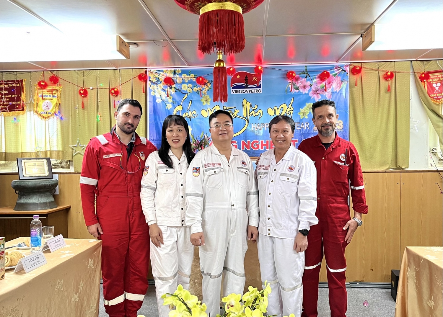 Lãnh đạo TP Vũng Tàu và Vietsovpetro chúc Tết người lao động trên Giàn CNTT-2