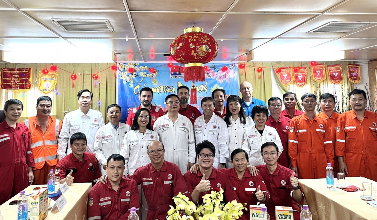 Lãnh đạo TP Vũng Tàu và Vietsovpetro chúc Tết người lao động trên Giàn CNTT-2