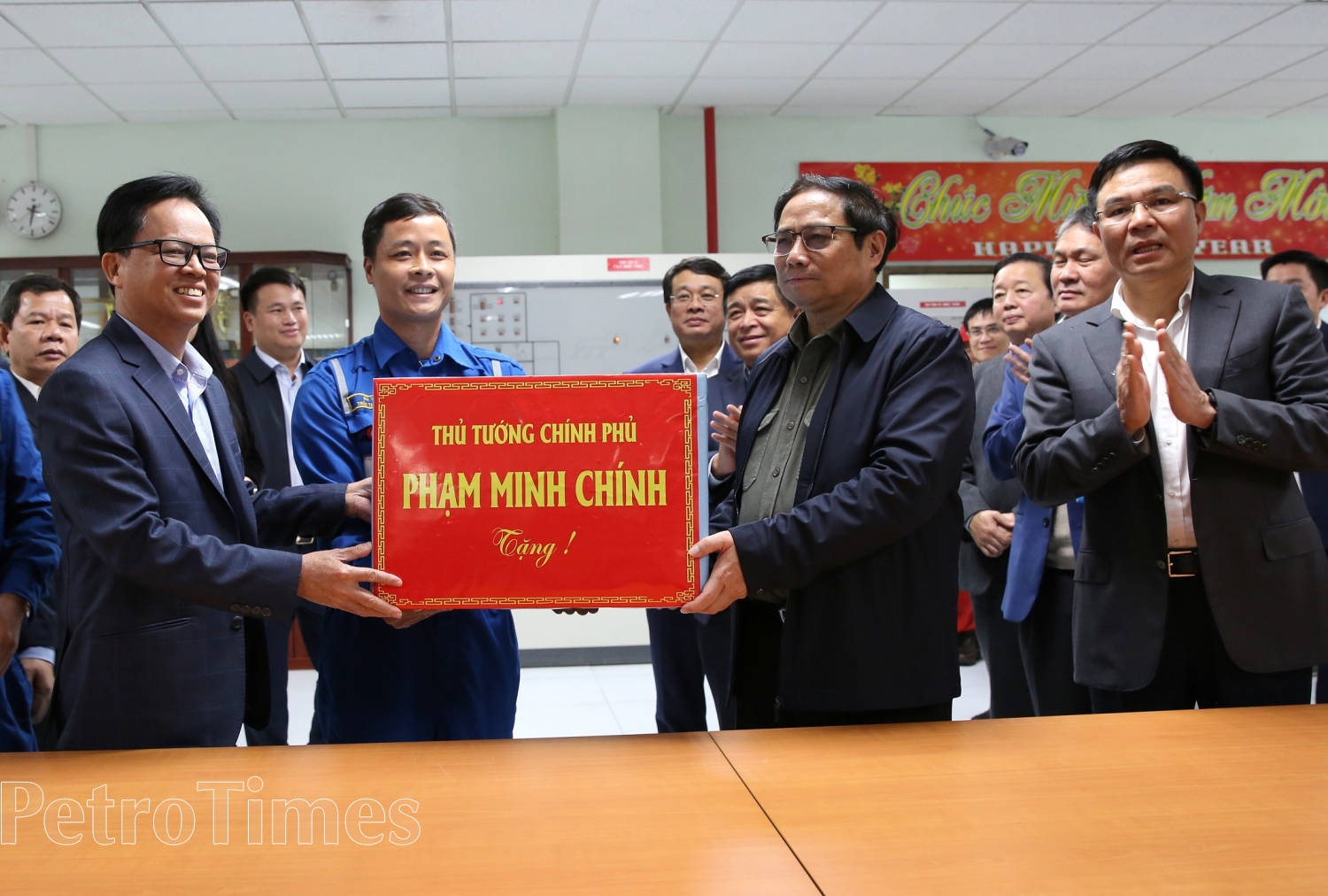 Tự hào vì Dung Quất là NMLD đầu tiên, góp phần xây dựng nền kinh tế độc lập tự chủ toàn diện Tự hào vì Dung Quất là NMLD đầu tiên, góp phần xây dựng nền kinh tế độc lập tự chủ toàn diện