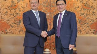 Petrovietnam President and CEO Le Manh Hung receives Minister of Investment, Industry and Trade of Uzbekistan