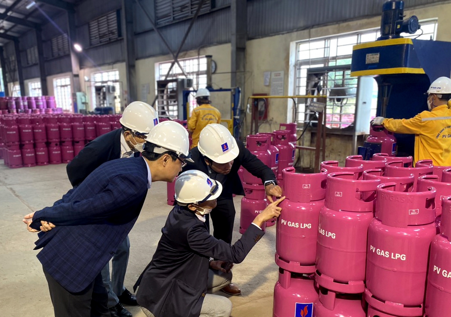 Nghiên cứu thực tế tại Trung tâm sơn sửa kiểm định bình Gas Nam Định thuộc Chi nhánh Duyên Hải- PV GAS LPG Nghiên cứu thực tế tại Trung tâm sơn sửa kiểm định bình Gas Nam Định thuộc Chi nhánh Duyên Hải- PV GAS LPG