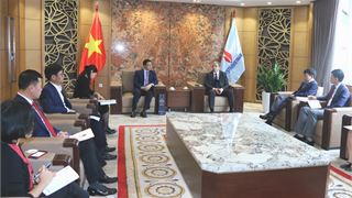 Petrovietnam President and CEO Le Manh Hung receives Ambassador of Azerbaijan to Vietnam