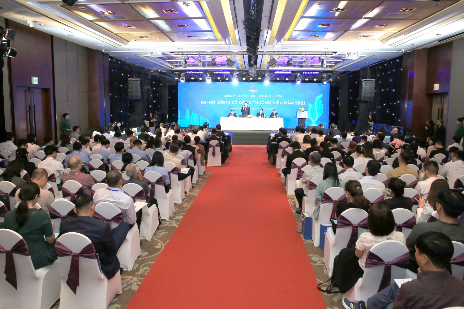 BSR nỗ lực vượt chỉ tiêu SXKD, phấn đấu quý III/2023 chuyển niêm yết cổ phiếu lên sàn HoSE BSR nỗ lực vượt chỉ tiêu SXKD, phấn đấu quý III/2023 chuyển niêm yết cổ phiếu lên sàn HoSE