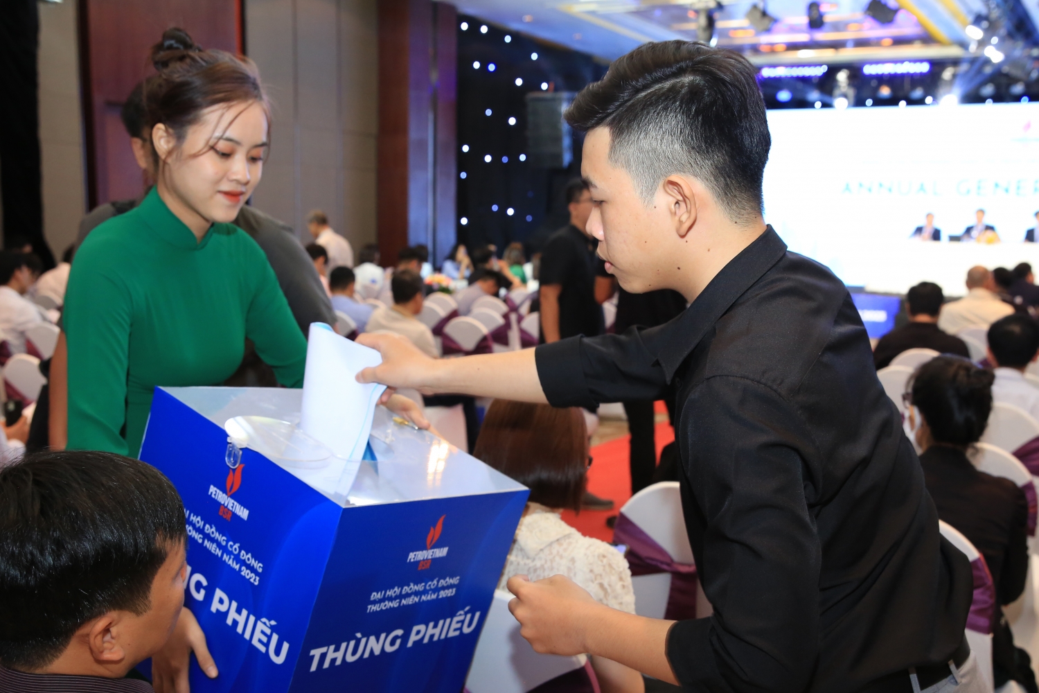 BSR nỗ lực vượt chỉ tiêu SXKD, phấn đấu quý III/2023 chuyển niêm yết cổ phiếu lên sàn HoSE BSR nỗ lực vượt chỉ tiêu SXKD, phấn đấu quý III/2023 chuyển niêm yết cổ phiếu lên sàn HoSE